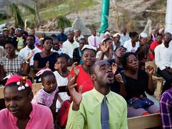 haitianos-adoram-ao-ar-livre