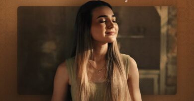 Esther Durán encerra seu primeiro álbum com a faixa bônus “Minha Noiva”, ao lado de Chris Durán