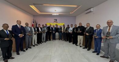 Em solenidade na Câmara Municipal, o prefeito Dr. Davi e vereadores prestaram homenagem aos pastores de Pindobaçu. Confira!