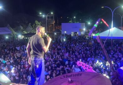 Adora Ponto Novo reúne multidão em noite de adoração e fé