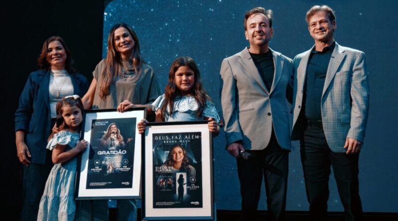 Bruna Olly recebe dois Discos de Platina e celebra novo marco em seu ministério